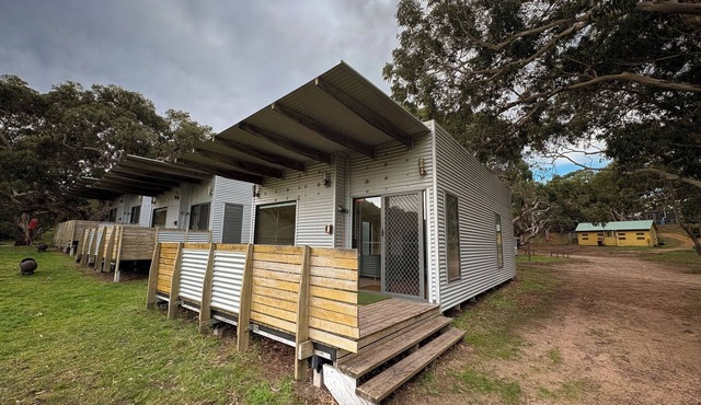 DE 2 - Deluxe Open Plan Cabin