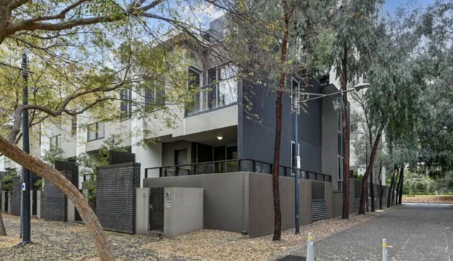 Docklands 4BR Townhouse | Sleeps 12 | Near CBD, Marvel Stadium & Waterfront