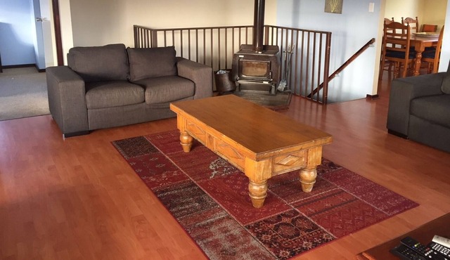 Double storey Holiday Home pet friendly sleeps 10