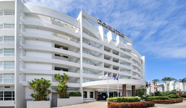 DoubleTree by Hilton Cairns