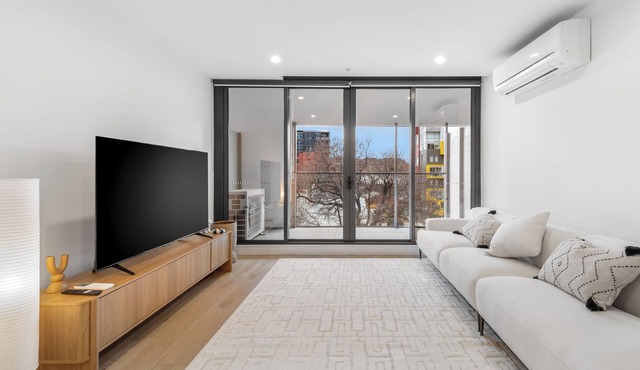 Dual-Level Loft Apartment w/Indoor Pool, Gym, Free Parking - Walk to CBD