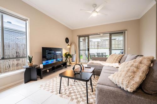 Easy Days & Soft Mornings between BNE City & GC - Holiday Home