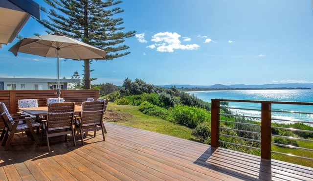 Eclipse - Absolute Beachfront with Stunning Views