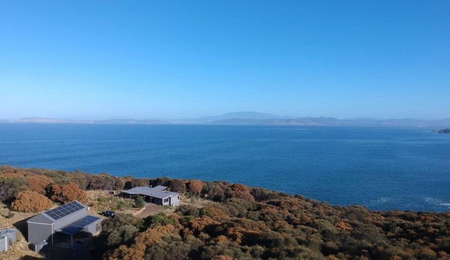 Eco Waterfront Seclusion - Carlton Bluff House