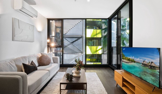 Elegant 1-Bed Apartment with Premium Amenities