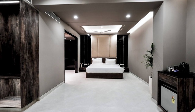 Elinor Hotel