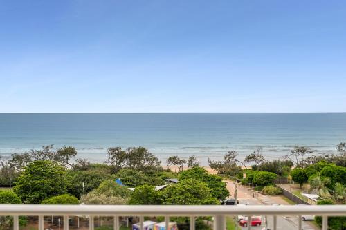 Elouera Beachside Bliss - Beachfront Apartment