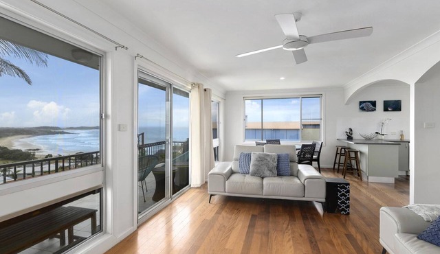 Emerald Views Signal Street 9 - Stunning views of Emerald Beach