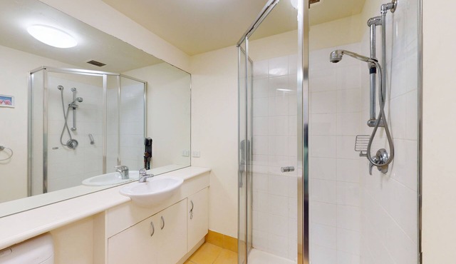 ENTIRE Studio in the Heart of Carlton - 1 block to the famous Lygon Street food!