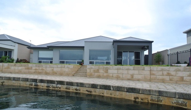 Exceptional Holiday Home - Boat Mooring Facilities - Marina Views