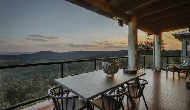 Executive Luxury at Eyrie Lodge - Maleny