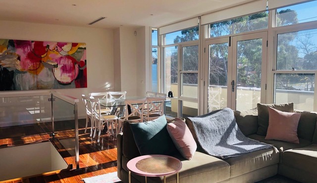 Exquisite 4 Bedroom Town House facing a Park, Open Plan Living, Close to Private Schools/Hospitals, Universities, Restaurants, Bars, Cafes, and Shopping Centres.