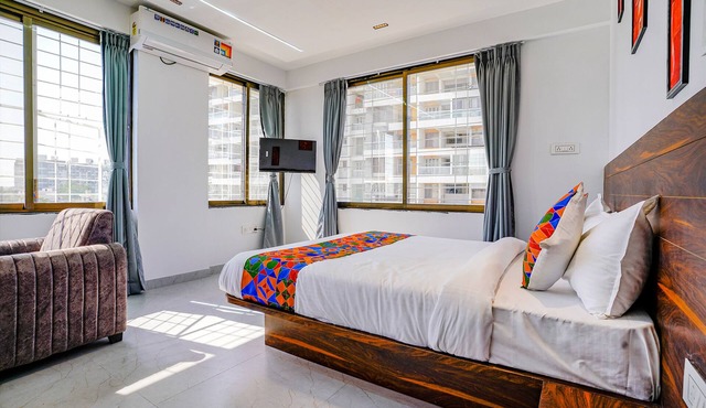 Fabhotel Crystal Inn
