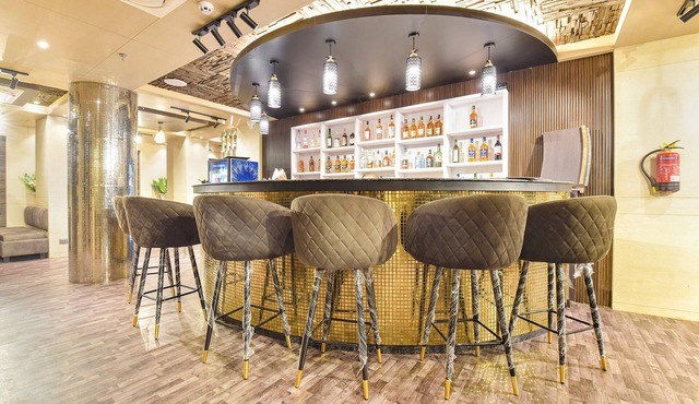 Fabhotel Pearl Square