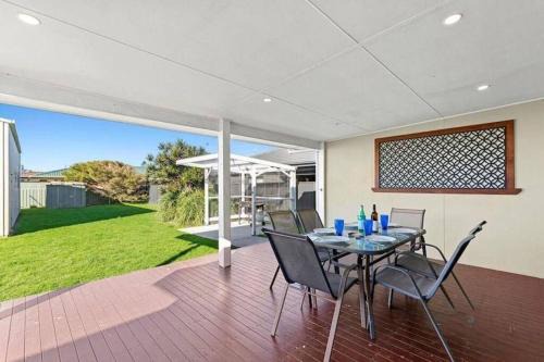 Fish Cottage BYO Linen Pet Friendly Sleeps 8