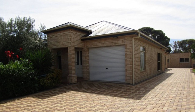 Fishalot - Unique property, 3 kitchens. Winter off peak specials