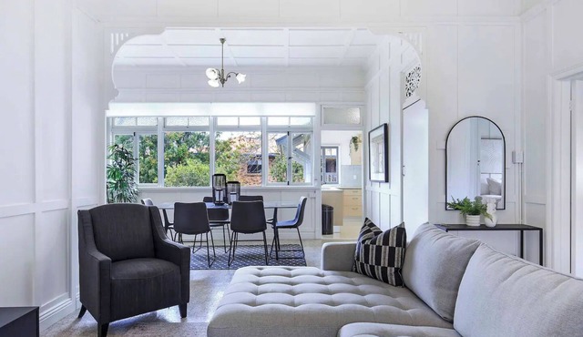 Five-Bedroom Heritage Home Close to Brisbane River & CBD - Pet Friendly