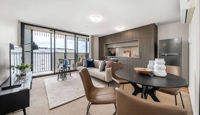 Flinders Heights - A Walkable City-view Stay