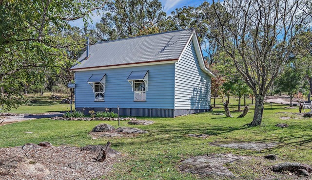 Forget Me Not Cottage @ Diamondvale Estate, perfect for couples with fireplace