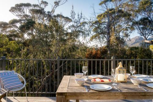 Freycinet Haven- 4-bedroom house at the edge of the National Park & easy access to Coles Bay hub!