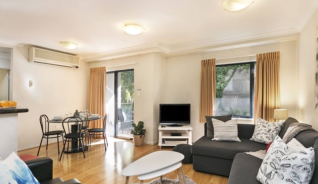 Fully Airconditioned 2 Bedroom/2 Bathroom Apartment With Pool