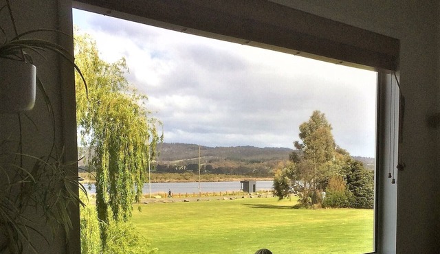 Funky Flat in Franklin.Self Contained accommodation on the Huon River.