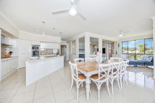 Gateway to Fraser Island - Ocean and Island Views