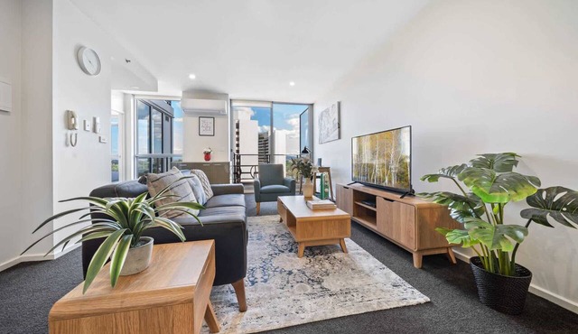 Glorious Central Canberra 1-Bed with Sauna