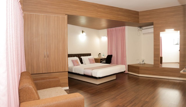 Grand Bee Hotel