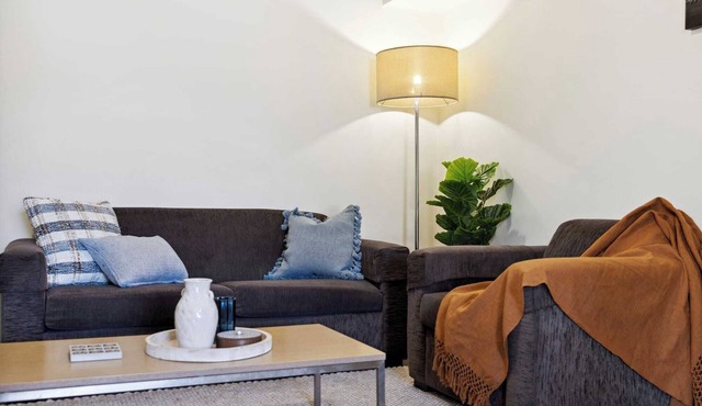 Great Value| 1 Bedroom Apartment| Onsite Parking| Northbridge