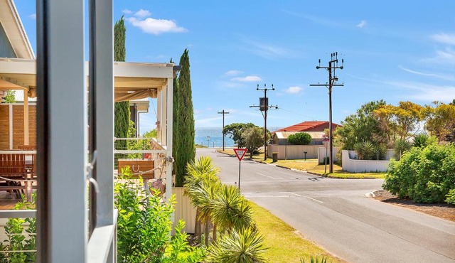 Green Reef Beach House - Aldinga Beach - C21 SouthCoast Holidays