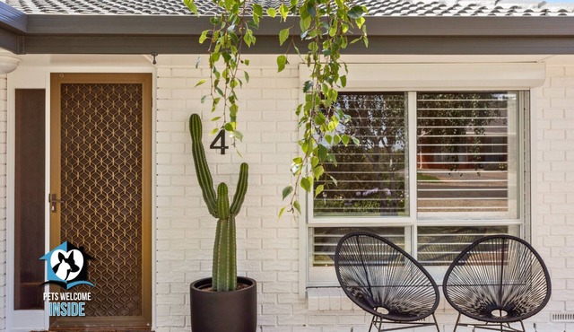 Hampton's Style Holiday Retreat - close to the beach!