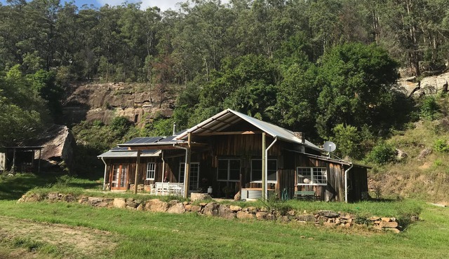 Hand crafted Bush Cottage in a Secluded Valley
