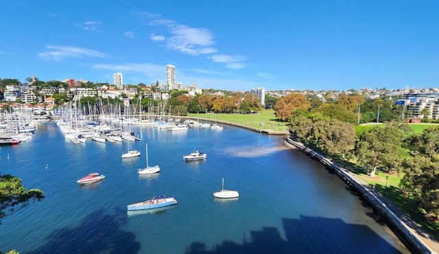 Harbourfront Bliss - 2 bedrooms, parking, balcony