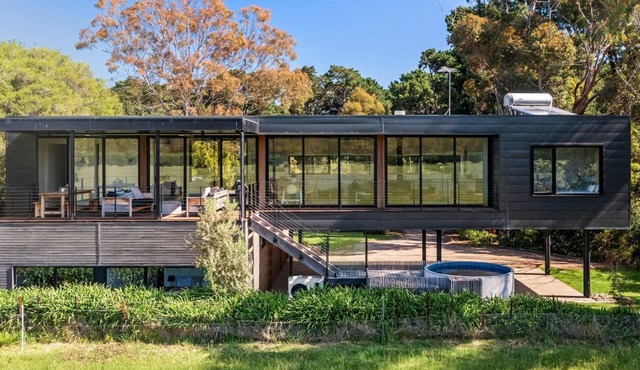 Heated Plunge Pool and Tennis Court - Flinders