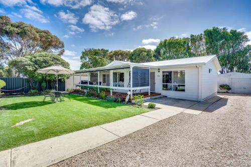 Hidden Little Gem, Luxury Township Escape in Middleton