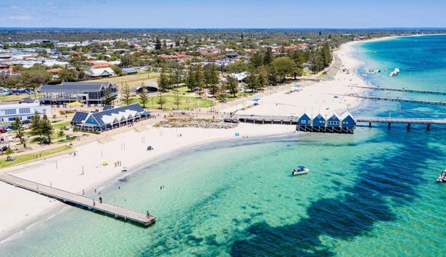 Hideaway on Peel - perfect blend of city buzz and coastal tranquillity.