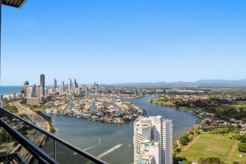 High Level Ocean View 3 Bedroom 2 Bathroom Apartment with Free Parking