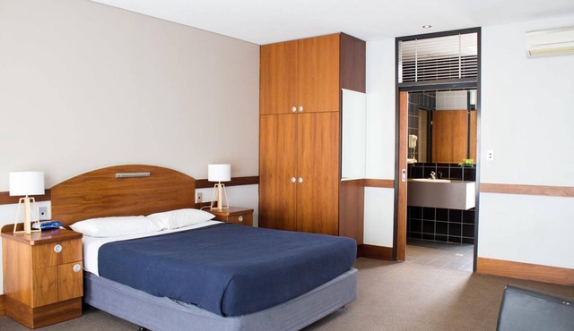 Highlander Hotel