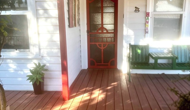 Hill Cottage, comfortable pet friendly home away from home