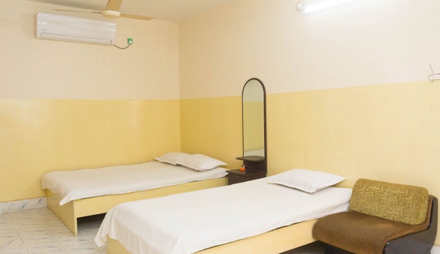 Hotel Al Sarwar - Deluxe Triple Room