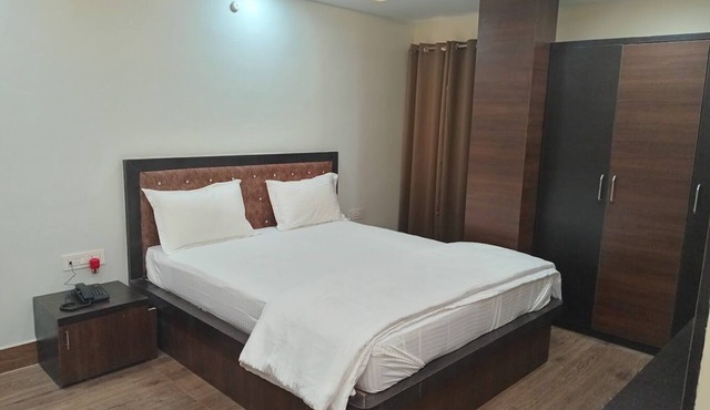 Hotel DEv Inn