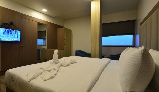 Hotel Jhankar Palace