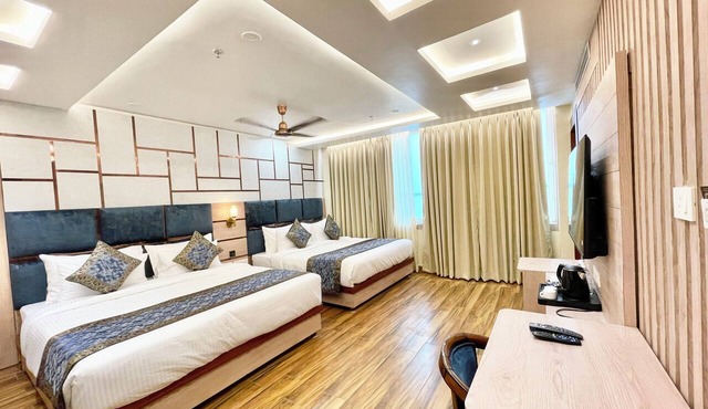 Hotel Mantavya - Varanasi near Temple