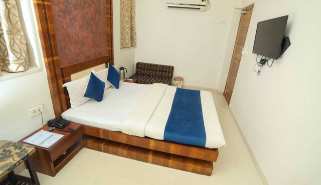 Hotel Satellite in Mumbai