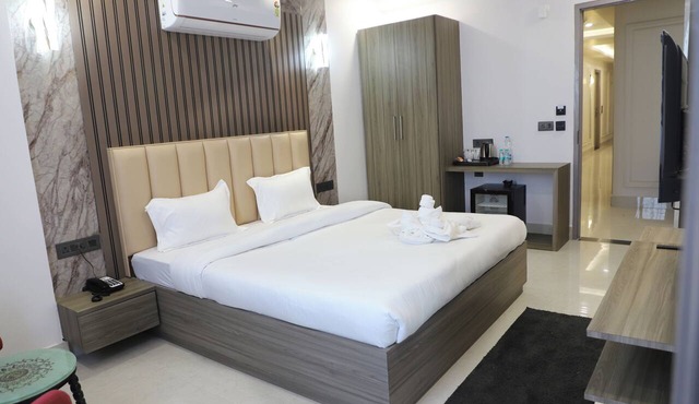 Hotel The 9s