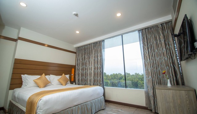 Hotel X