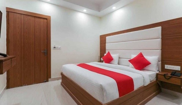 Hotel Yours Pacific in Vikasnagar