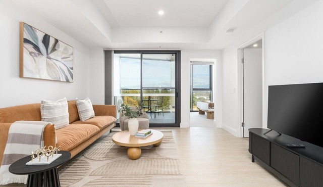 Iconic Canberra Views with Pool and Gym