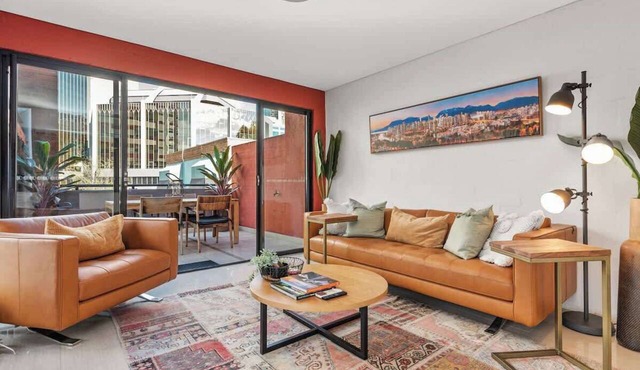 Iconic Warehouse Apartment~CBDEdge~2Bed/2Bath/1Car